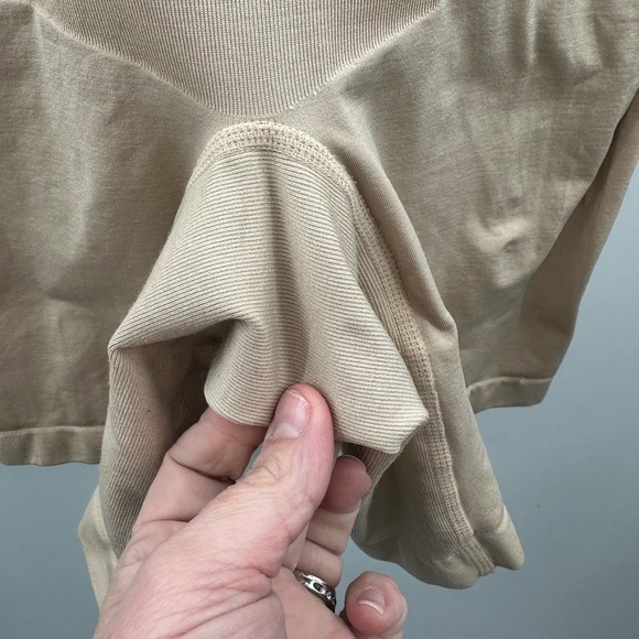 CACIQUE the slimmer ultra-high waist beige contouring slimming short. 18/20 - Picture 4 of 7